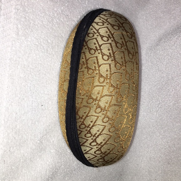 Dolce & Gabbana sunglasses with case - Picture 5 of 5